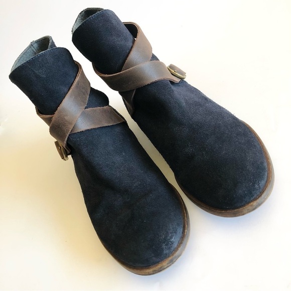 La Scarpa Suede Ankle Booties - Picture 5 of 16